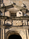escudos de la torre del reloj del ayuntamiento de ribadavia